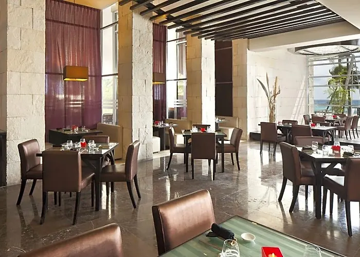 The Five By 5th Avenue Realty Group 5*